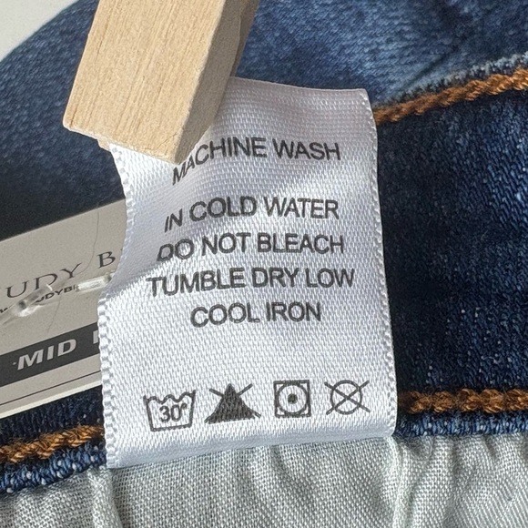 Judy Blue 2-Button Dad Shorts Size XL Distressed Medium Wash Stretch 152103 - Picture 8 of 12